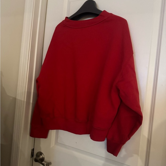 Wild Fable Red V-Neck women’s sweatshirt with Star and Number Design size large - Picture 2 of 3